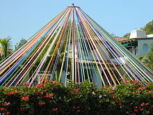 220px-Maypole_in_Brentwood,_California